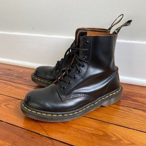 Classic Black Doc Martens 1460 Smooth Leather Lace Up Boots size 39